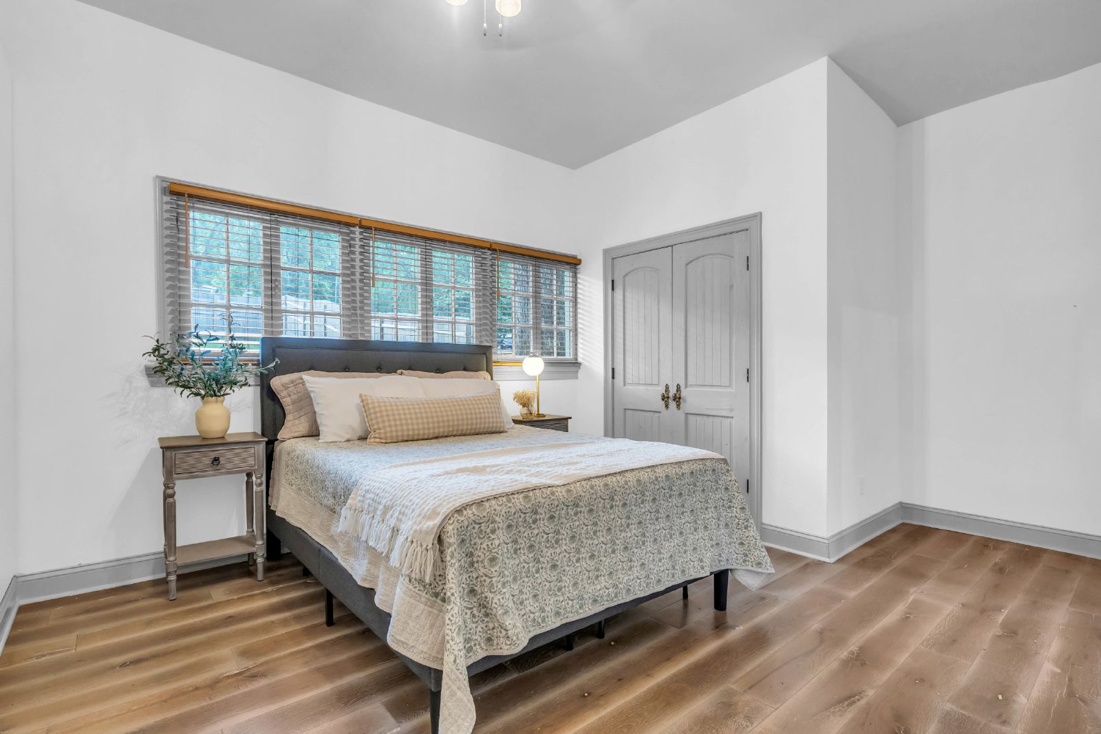 Charming 1920s Gem in the Heart of St. Elmo – 3 Beds, 2 Baths, Fenced Backyard & Oversized Driveway property image