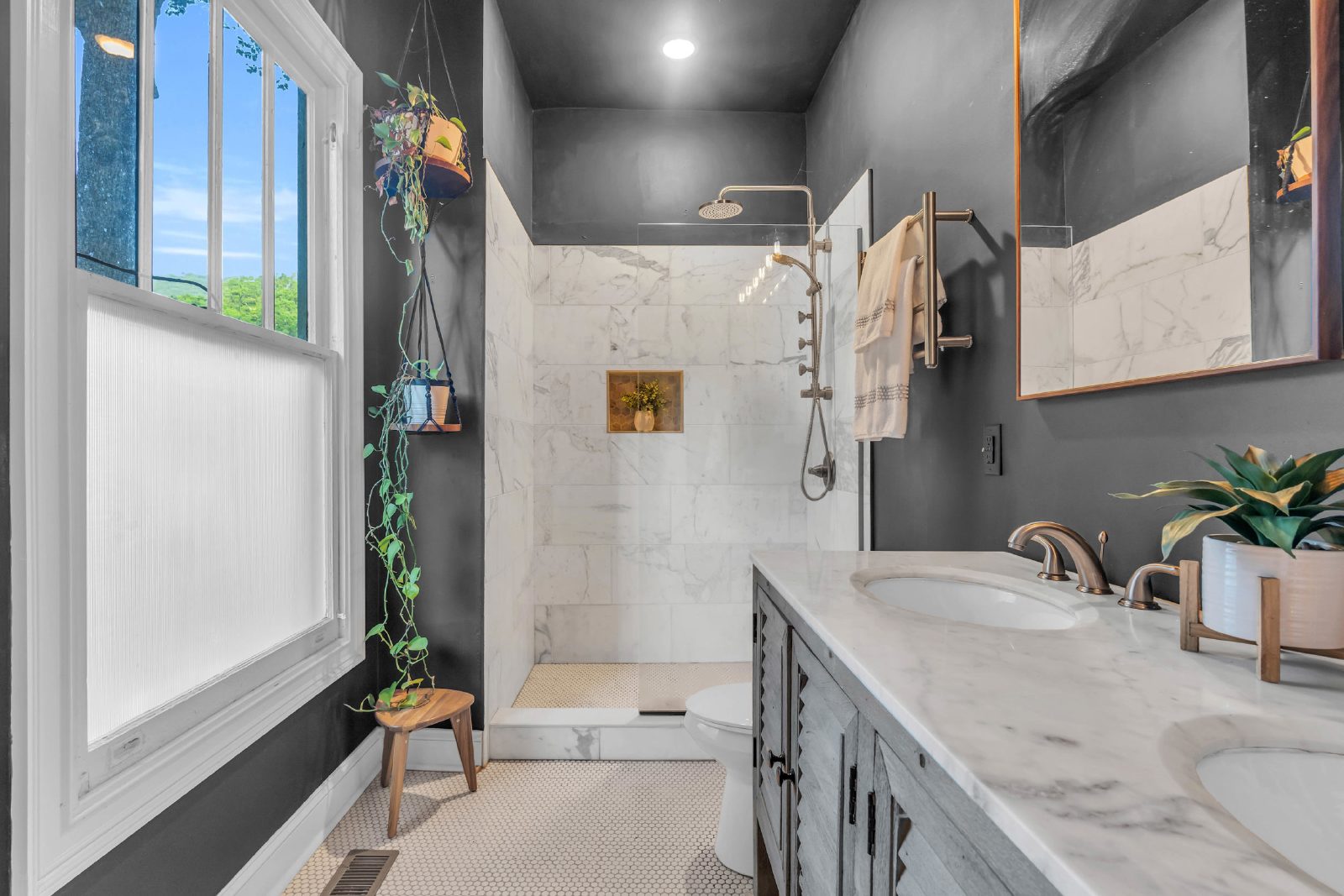 Charming 1920s Gem in the Heart of St. Elmo – 3 Beds, 2 Baths, Fenced Backyard & Oversized Driveway property image