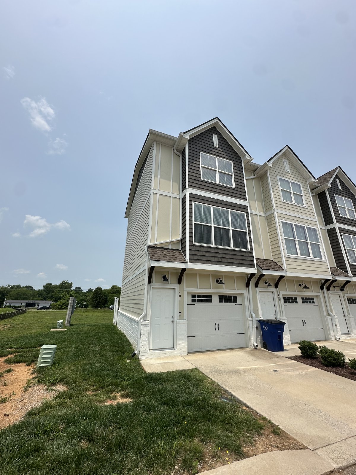 Beautiful 2 Bedroom 2.5 Bathroom Townhome - CHAPEL HILL property image