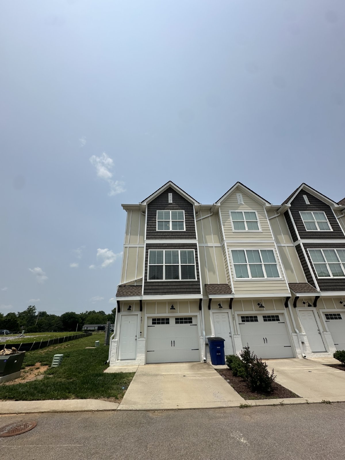 Beautiful 2 Bedroom 2.5 Bathroom Townhome - CHAPEL HILL property image