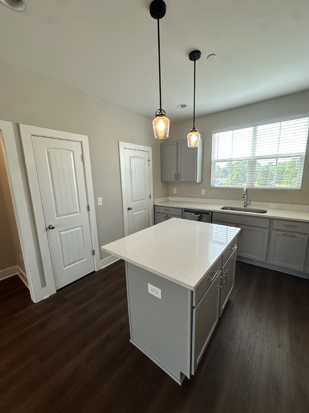 Beautiful 2 Bedroom 2.5 Bathroom Townhome - CHAPEL HILL property image