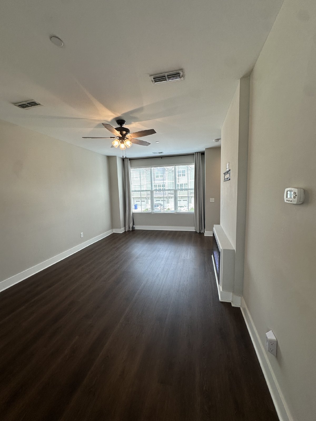 Beautiful 2 Bedroom 2.5 Bathroom Townhome - CHAPEL HILL property image