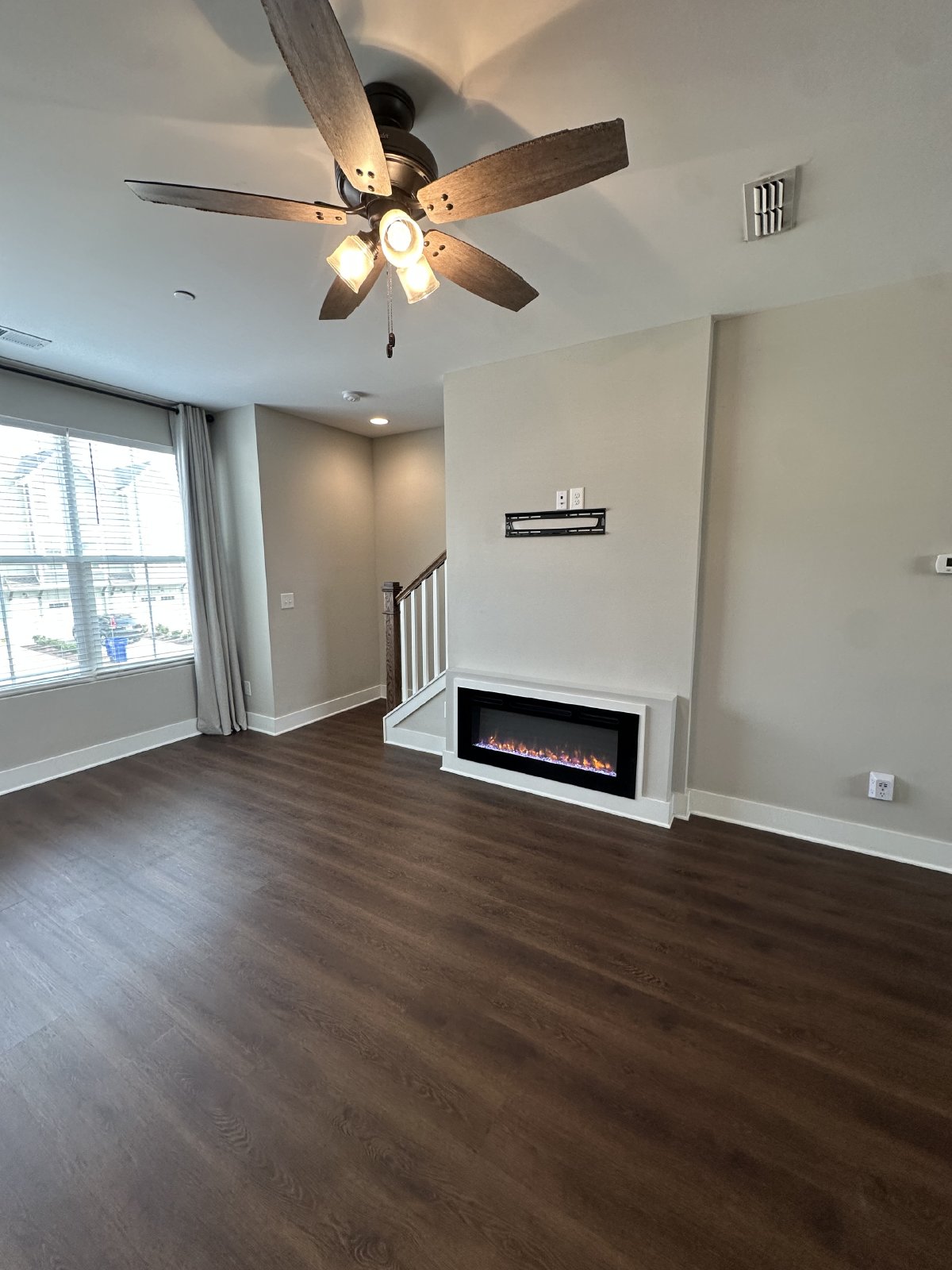 Beautiful 2 Bedroom 2.5 Bathroom Townhome - CHAPEL HILL property image