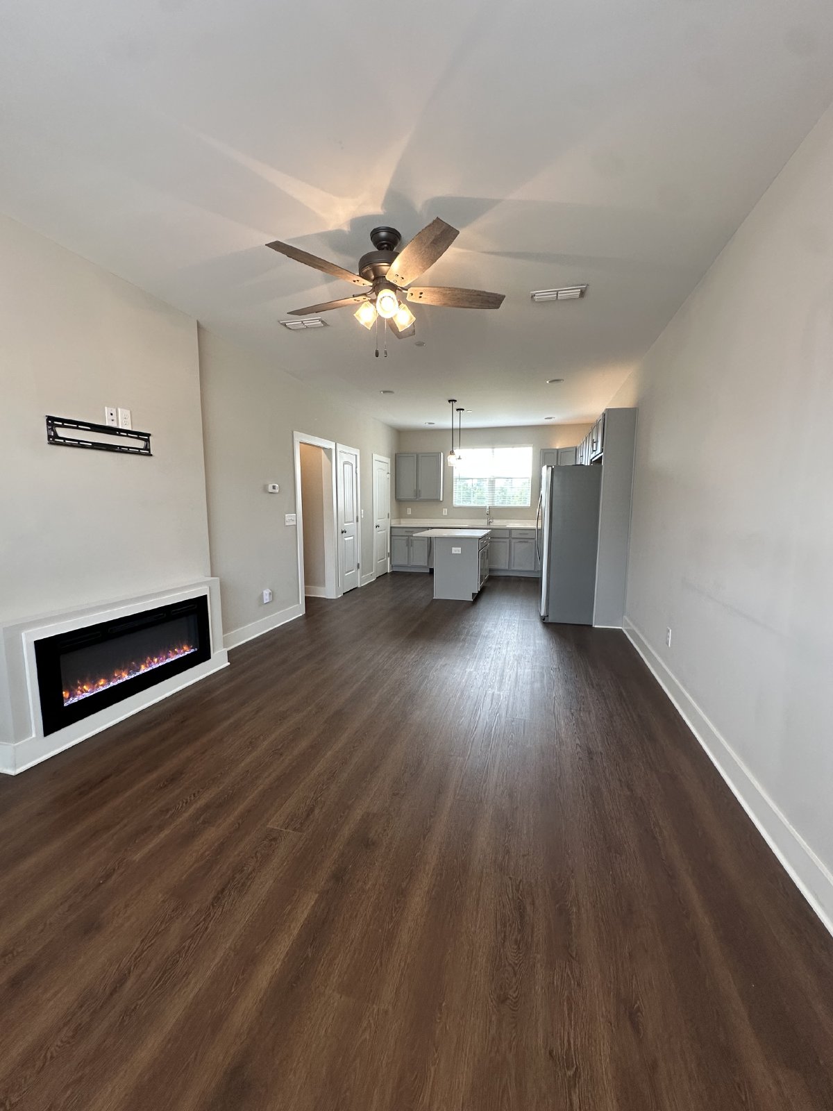 Beautiful 2 Bedroom 2.5 Bathroom Townhome - CHAPEL HILL property image