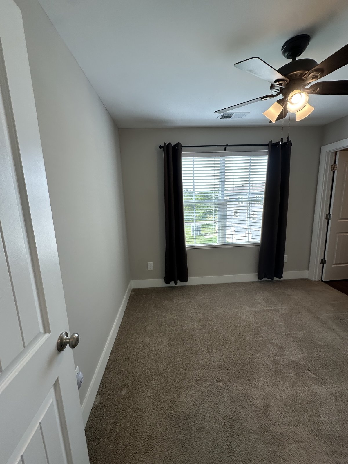 Beautiful 2 Bedroom 2.5 Bathroom Townhome - CHAPEL HILL property image