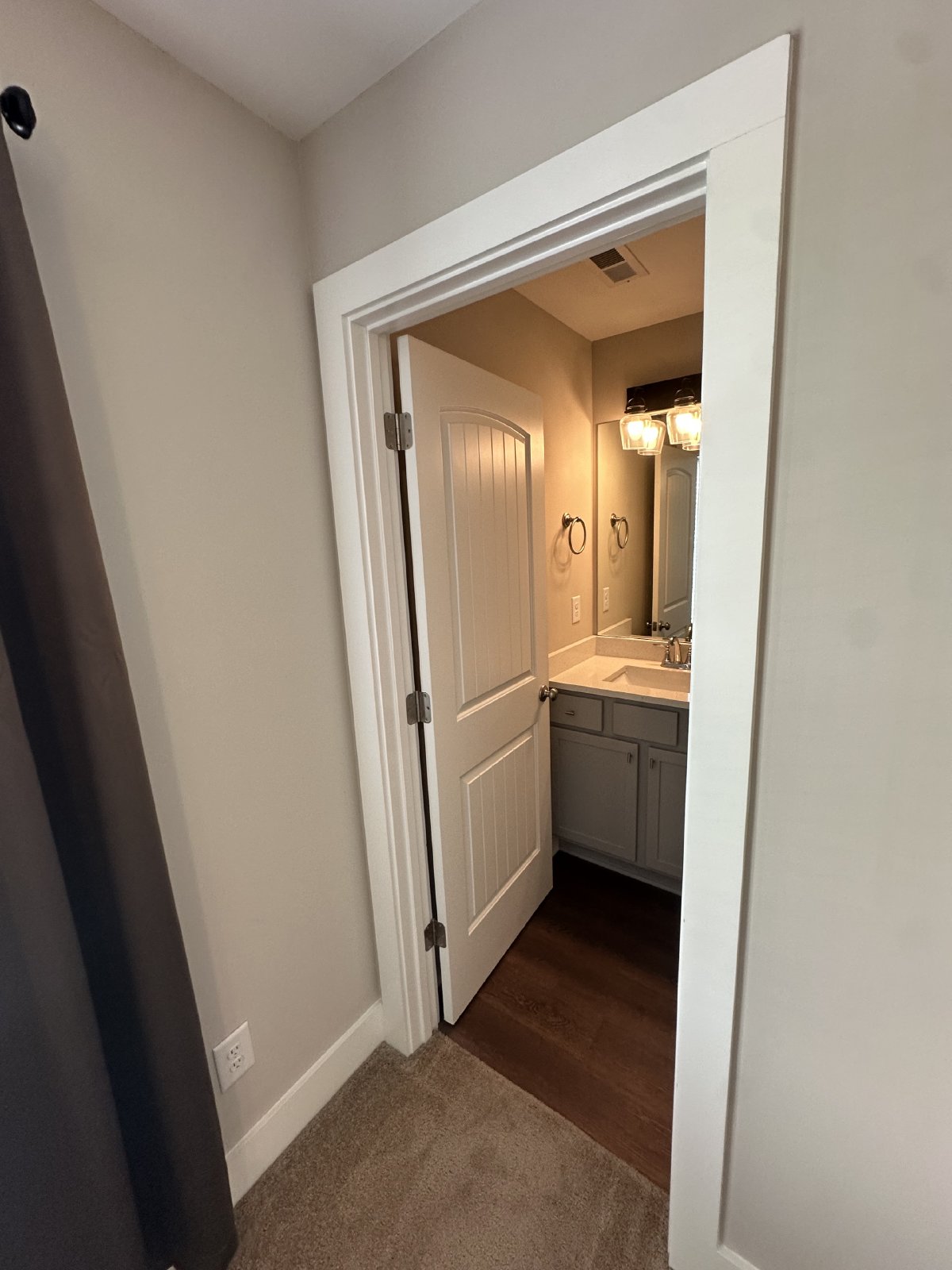 Beautiful 2 Bedroom 2.5 Bathroom Townhome - CHAPEL HILL property image