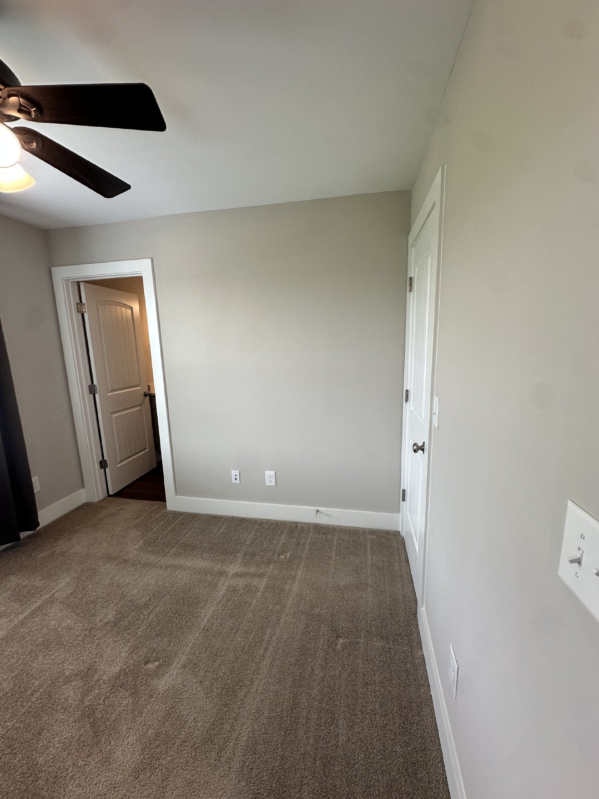 Beautiful 2 Bedroom 2.5 Bathroom Townhome - CHAPEL HILL property image