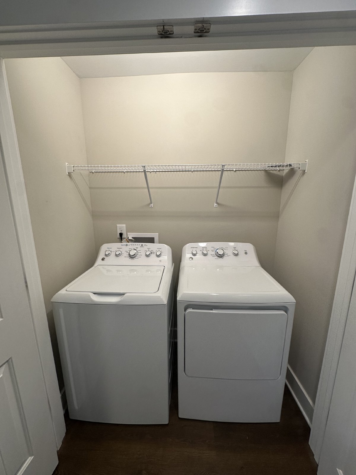 Beautiful 2 Bedroom 2.5 Bathroom Townhome - CHAPEL HILL property image