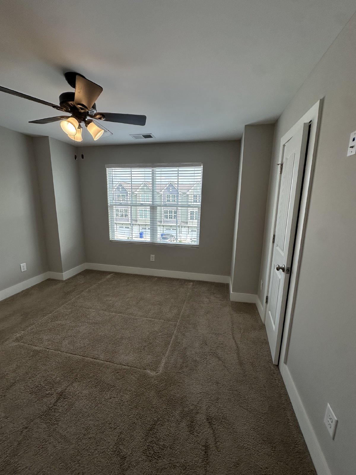 Beautiful 2 Bedroom 2.5 Bathroom Townhome - CHAPEL HILL property image