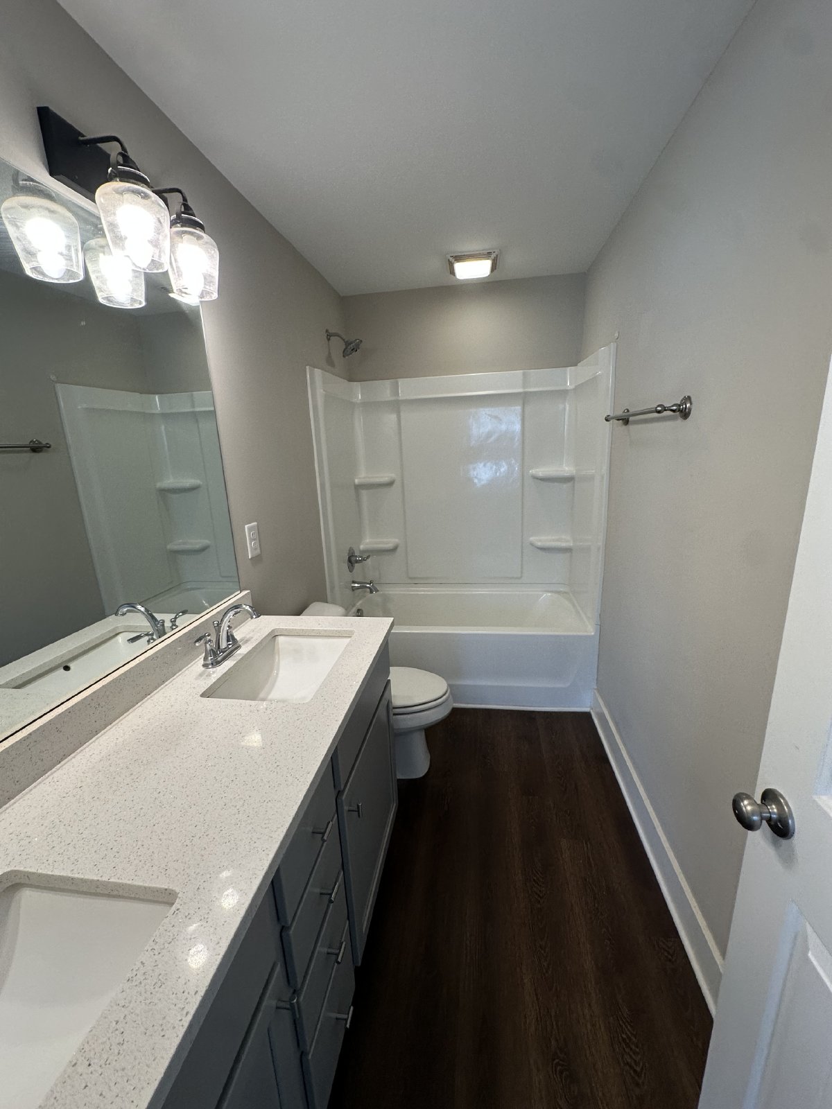 Beautiful 2 Bedroom 2.5 Bathroom Townhome - CHAPEL HILL property image