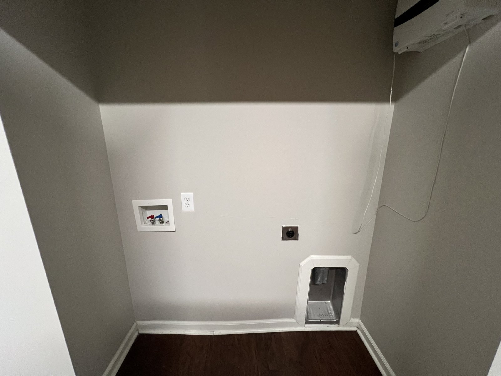 Available Now! 3 BR 2.5 Bath End Unit Townhome in Davidson County! property image