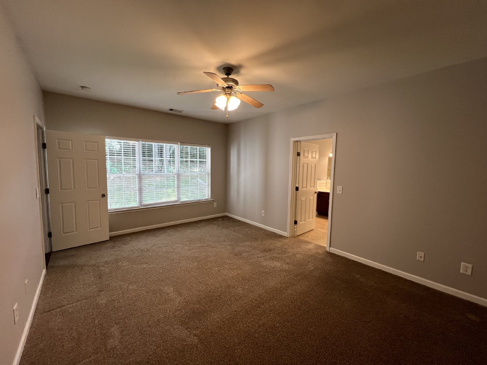 Available Now! 3 BR 2.5 Bath End Unit Townhome in Davidson County! property image