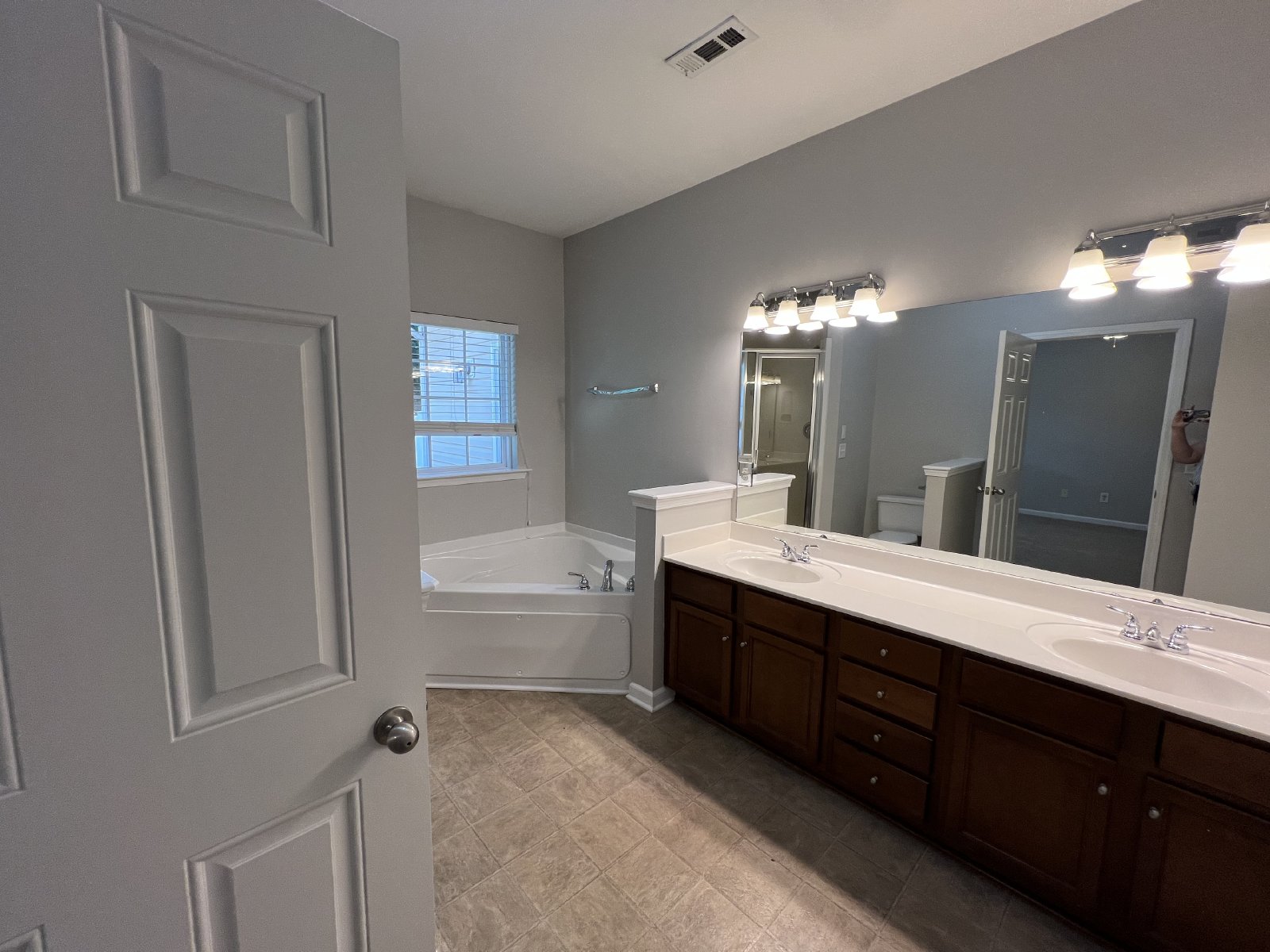 Available Now! 3 BR 2.5 Bath End Unit Townhome in Davidson County! property image