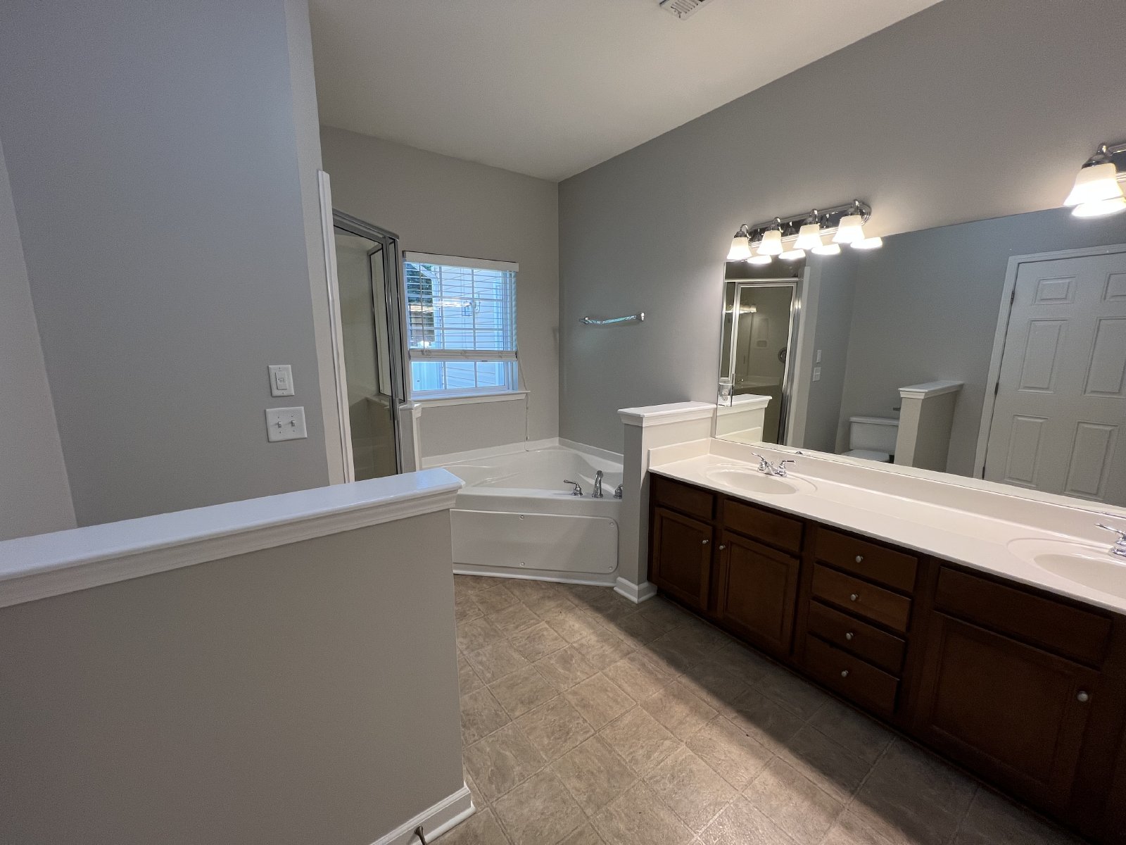 Available Now! 3 BR 2.5 Bath End Unit Townhome in Davidson County! property image