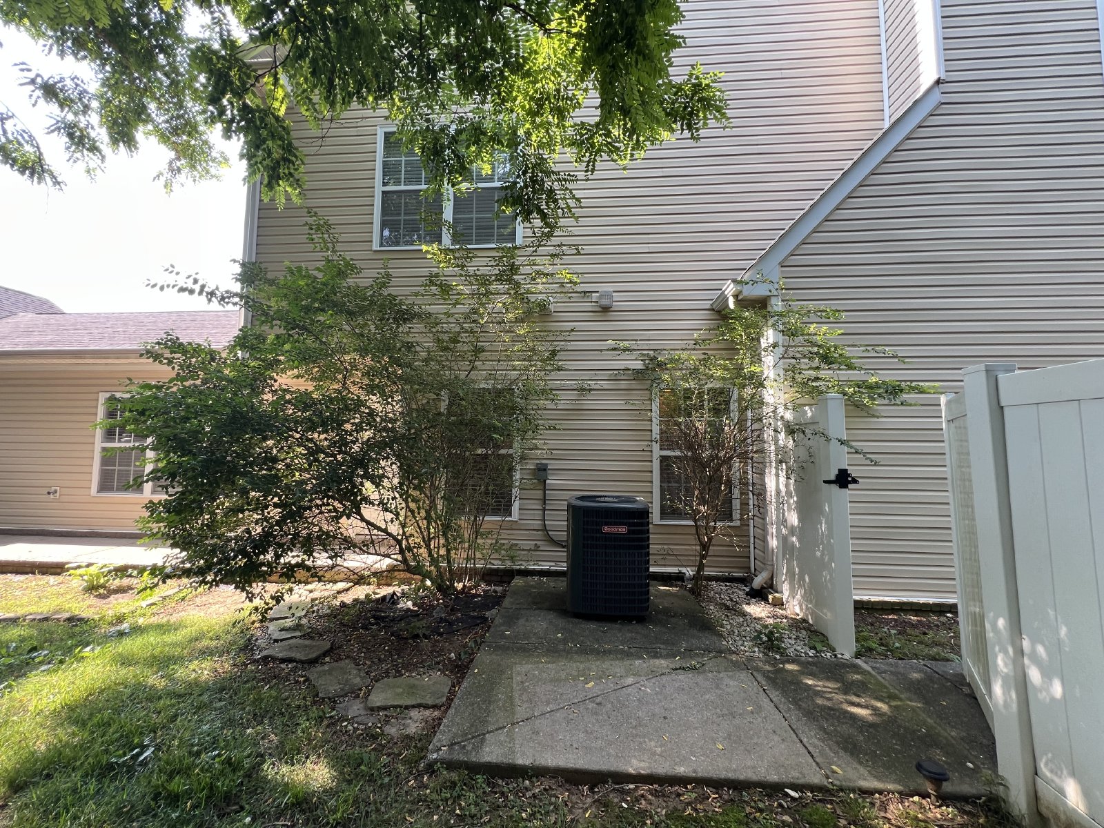 Available Now! 3 BR 2.5 Bath End Unit Townhome in Davidson County! property image