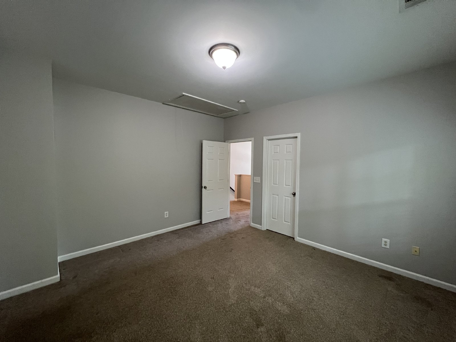 Available Now! 3 BR 2.5 Bath End Unit Townhome in Davidson County! property image