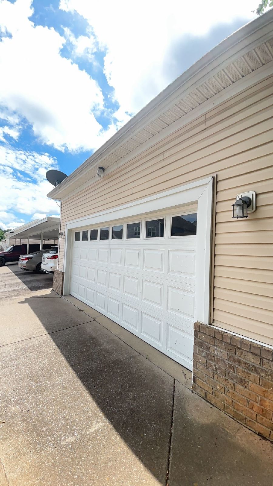 Available Now! 3 BR 2.5 Bath End Unit Townhome in Davidson County! property image