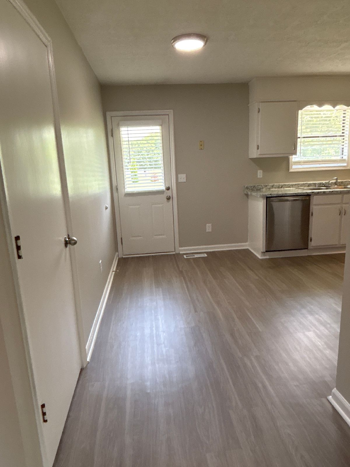 Renovated 2 Bedroom Duplex in Manchester! property image