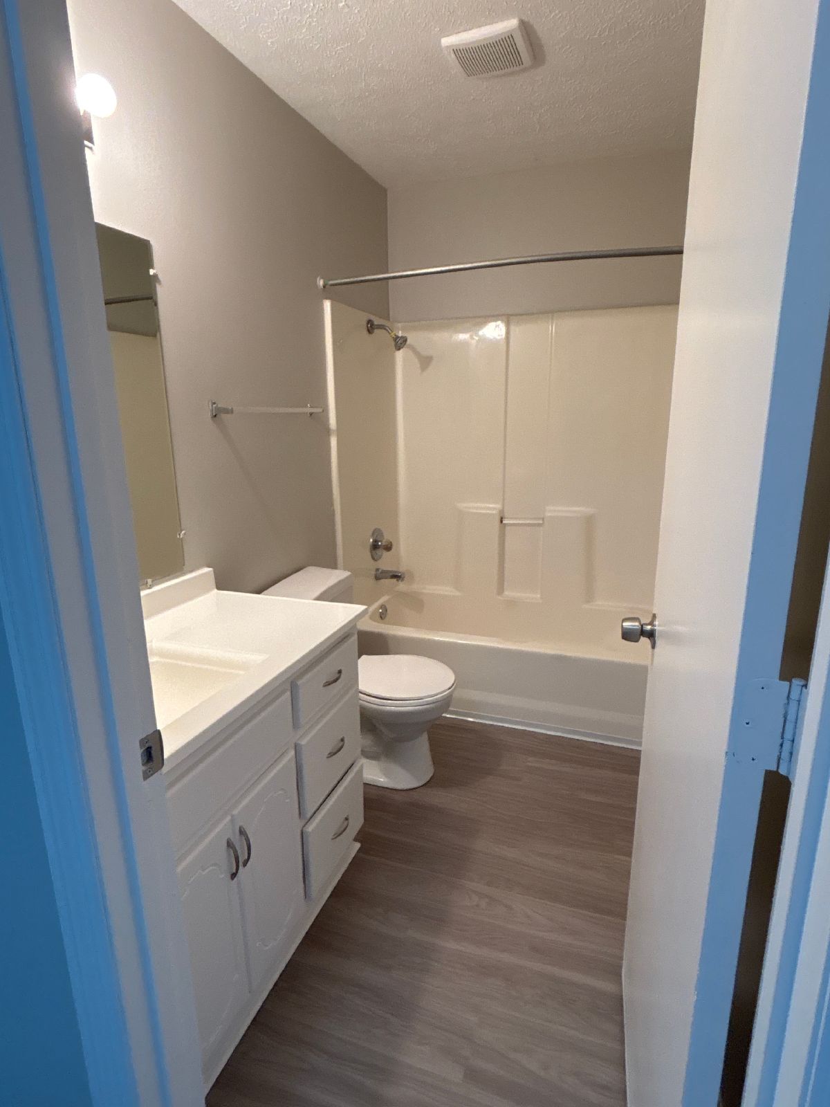 Renovated 2 Bedroom Duplex in Manchester! property image