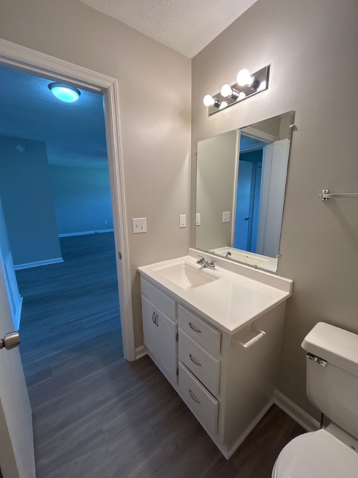 Renovated 2 Bedroom Duplex in Manchester! property image