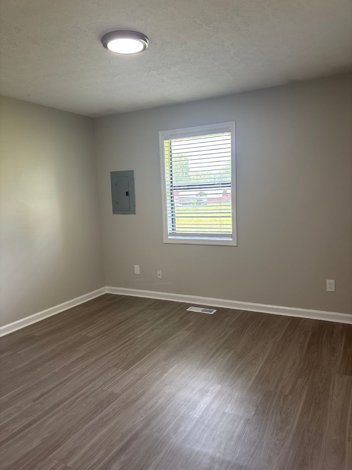 Renovated 2 Bedroom Duplex in Manchester! property image