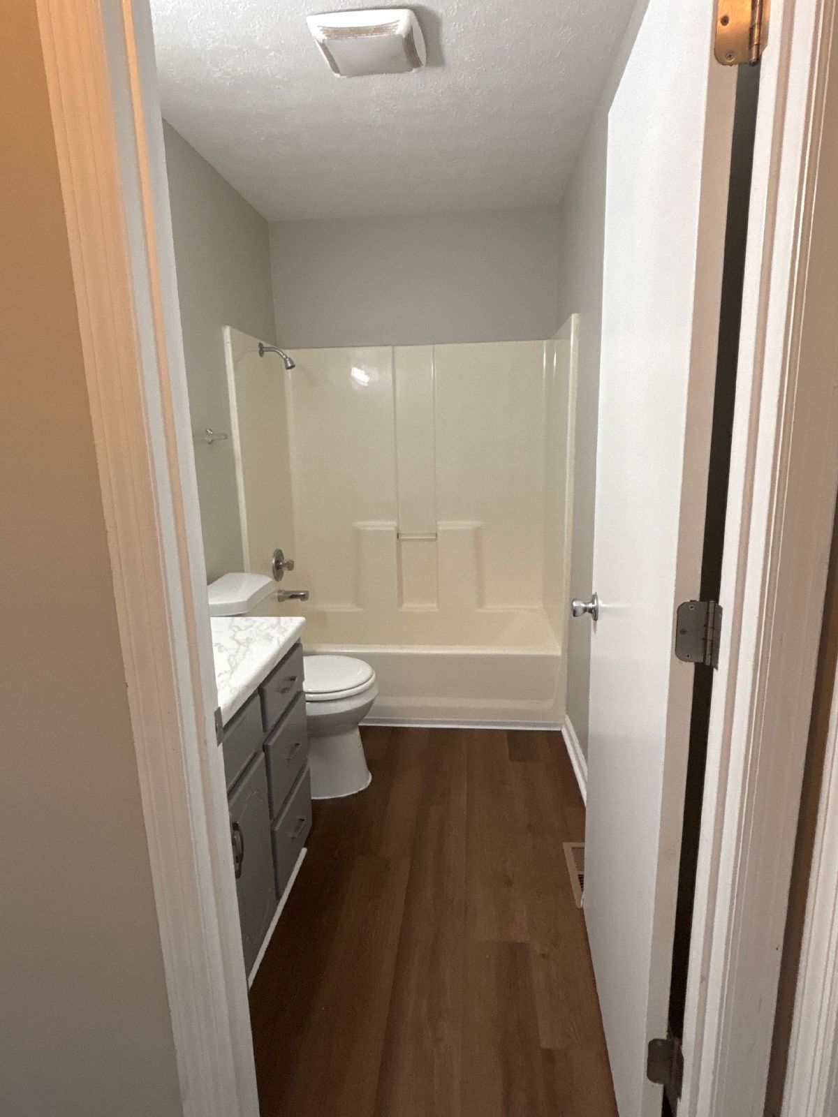 Freshly Renovated 2 Bedroom Duplex in Manchester! property image