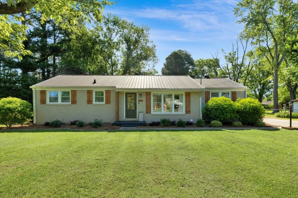 Charming 2 Bed Home I Open Floor Plan w/ Bonus Room Near MTSU property image