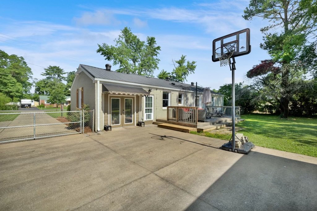 Charming 2 Bed Home I Open Floor Plan w/ Bonus Room Near MTSU property image