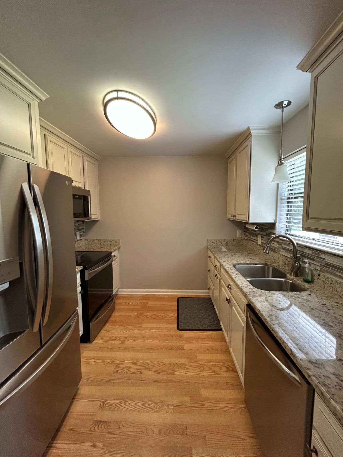 3 Bed, 2.5 Baths, Fenced Back Yard, Huge Screened in Back Porch w Beautiful Views! property image