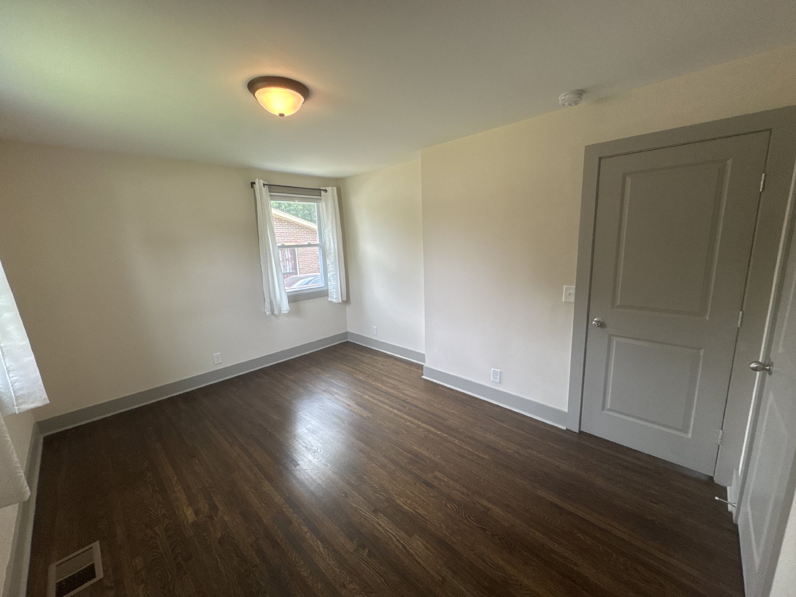 For Rent – Fully Renovated 3-Bed, 2-Bath Home in Prime Location! property image