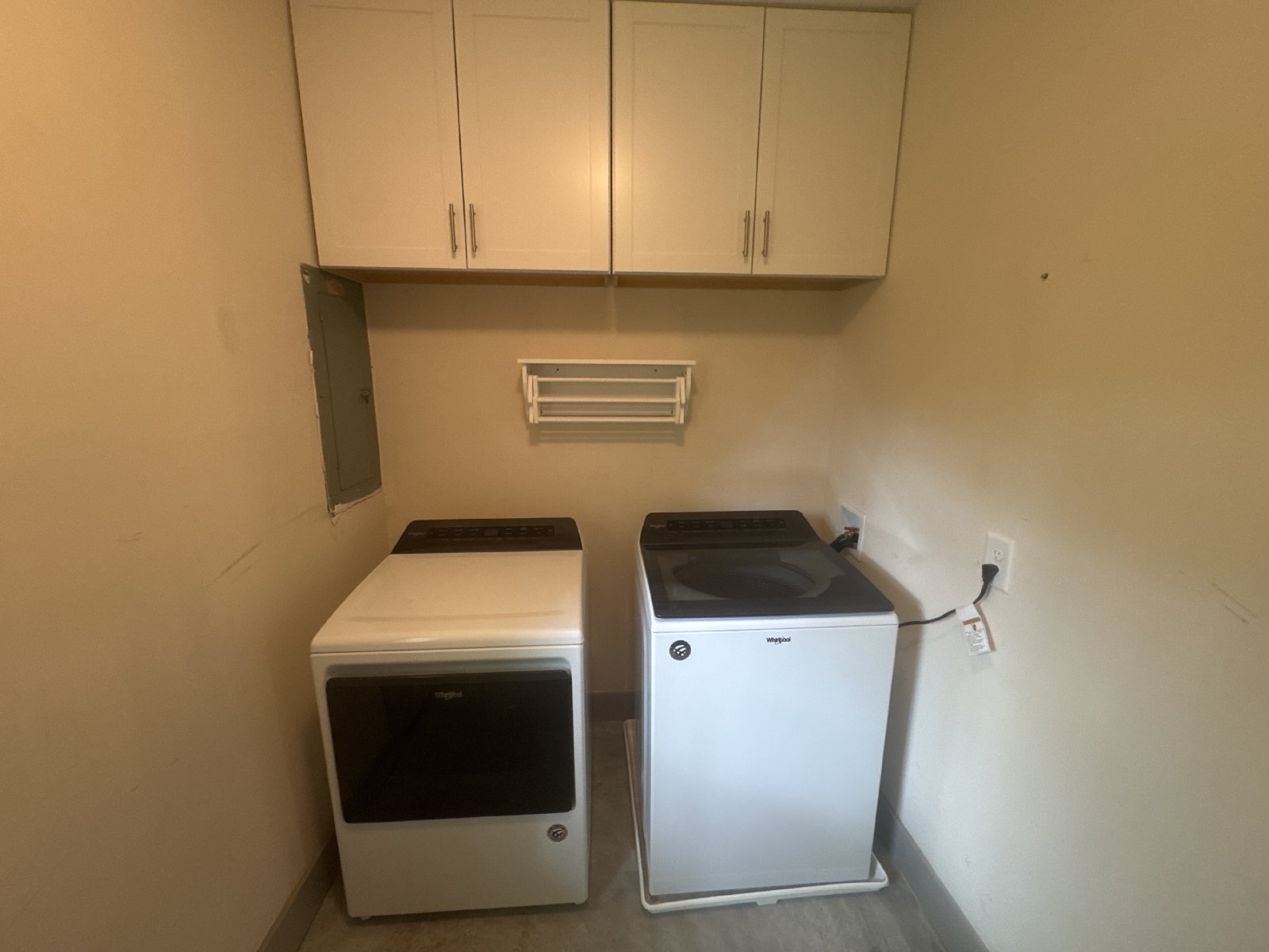 For Rent – Fully Renovated 3-Bed, 2-Bath Home in Prime Location! property image