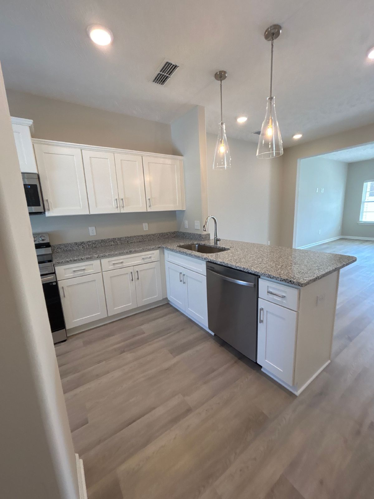 BRAND NEW 4 Bed 3 Bath Townhome Near The Heart Of Shelbyville! property image