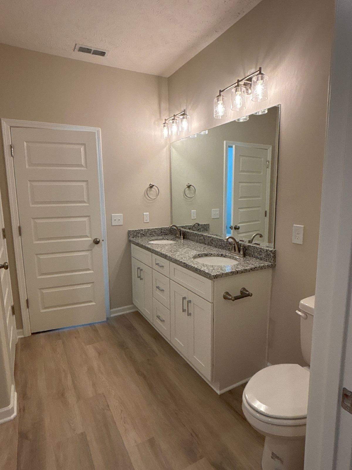 BRAND NEW 4 Bed 3 Bath Townhome Near The Heart Of Shelbyville! property image