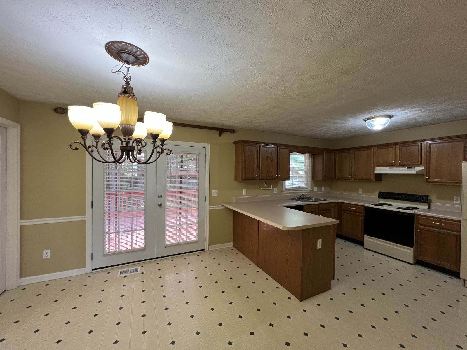 Smyrna Brick 4 bedrooms Available Now! Primary Bedroom Downstairs property image
