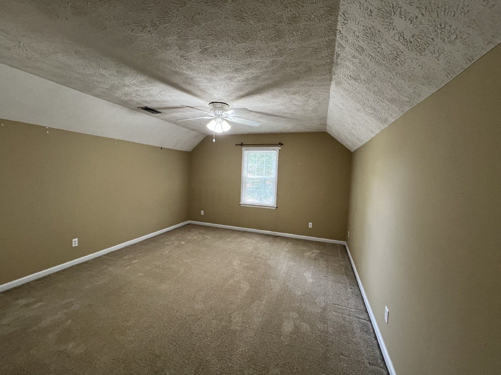 Smyrna Brick 4 bedrooms Available Now! Primary Bedroom Downstairs property image