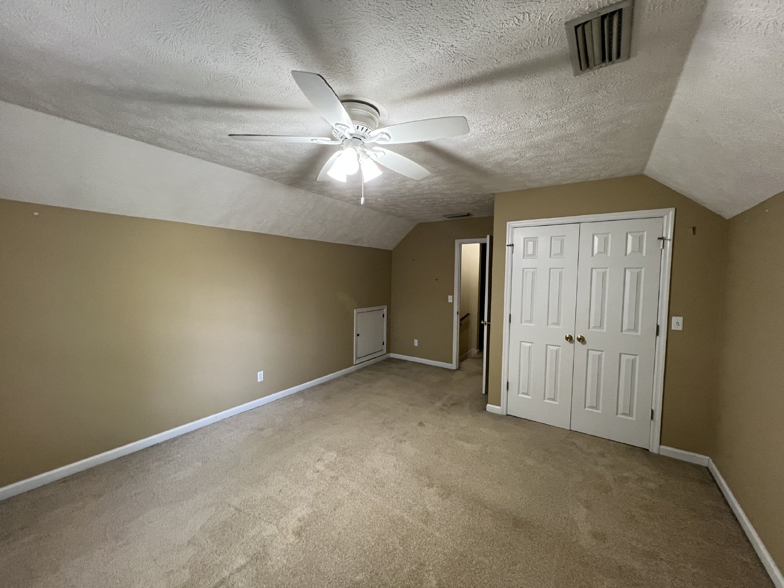 Smyrna Brick 4 bedrooms Available Now! Primary Bedroom Downstairs property image