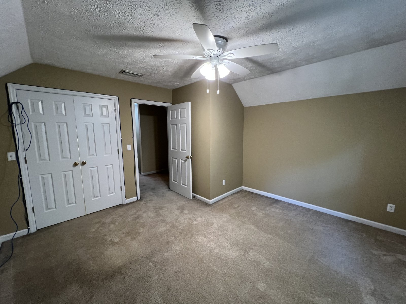 Smyrna Brick 4 bedrooms Available Now! Primary Bedroom Downstairs property image