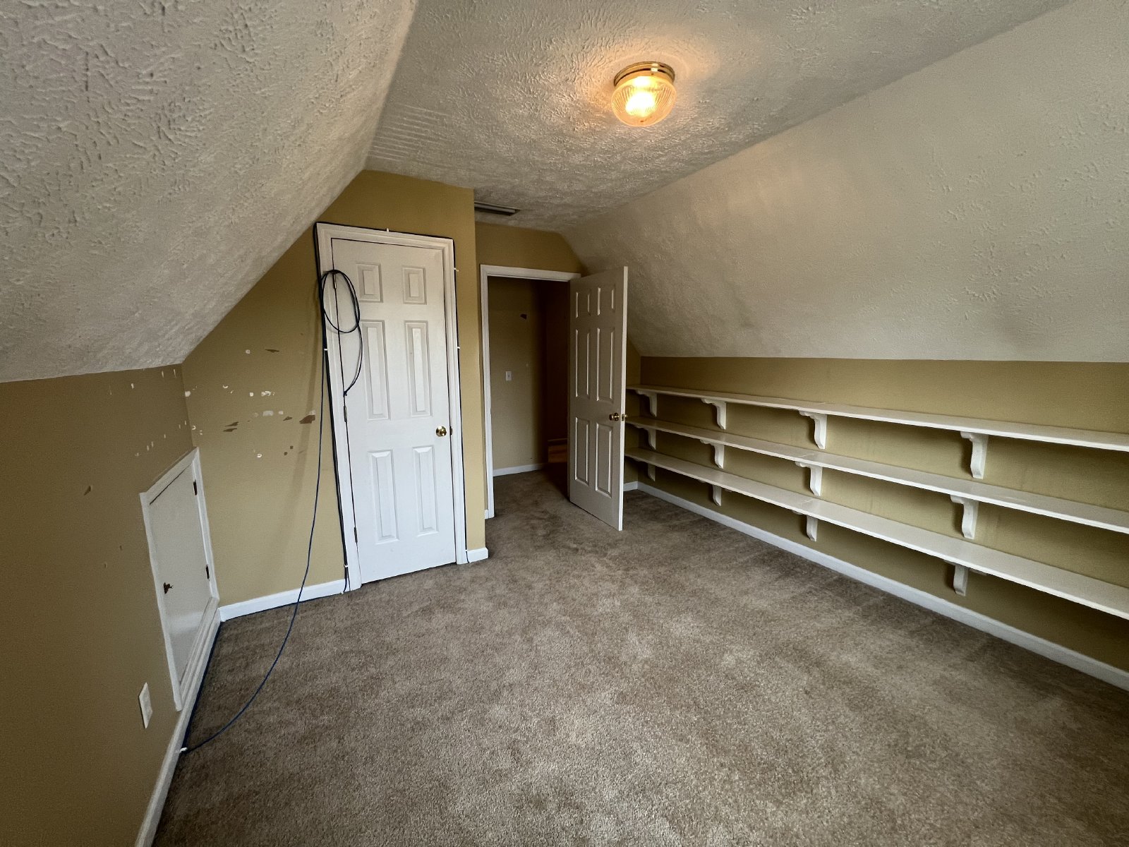 Smyrna Brick 4 bedrooms Available Now! Primary Bedroom Downstairs property image