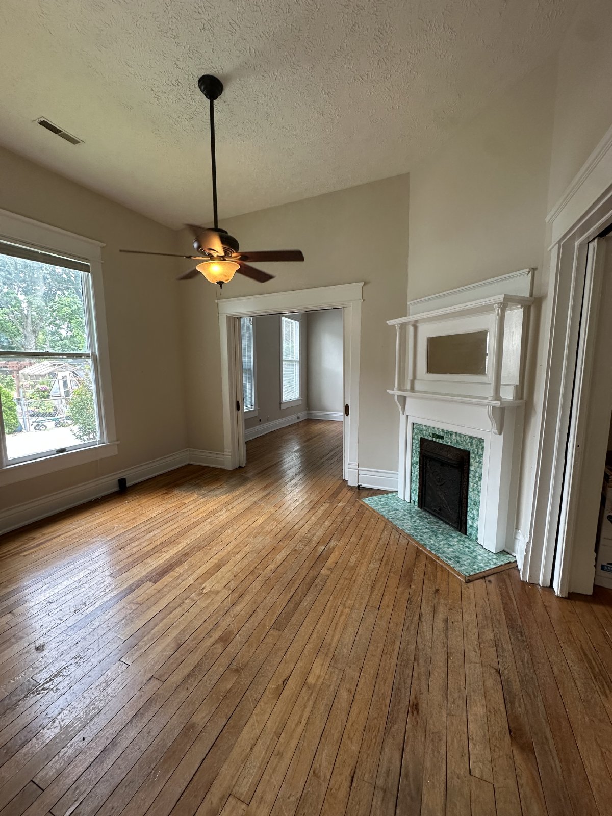Beautiful and Spacious 2 BR 1 BA Apartment located in Downtown Murfreesboro property image