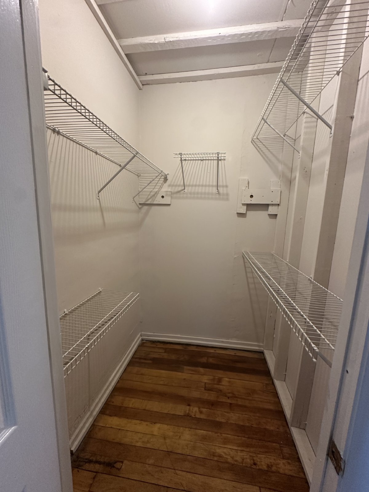 Beautiful and Spacious 2 BR 1 BA Apartment located in Downtown Murfreesboro property image