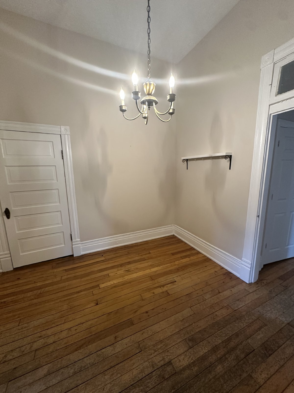 Beautiful and Spacious 2 BR 1 BA Apartment located in Downtown Murfreesboro property image