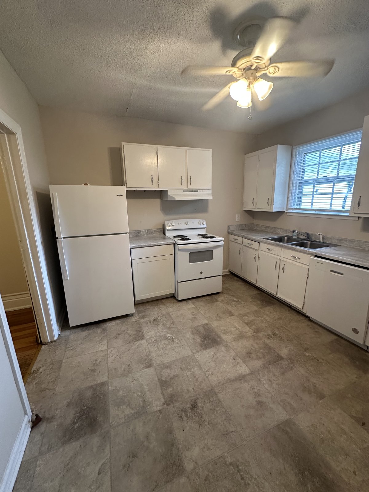 Beautiful and Spacious 2 BR 1 BA Apartment located in Downtown Murfreesboro property image
