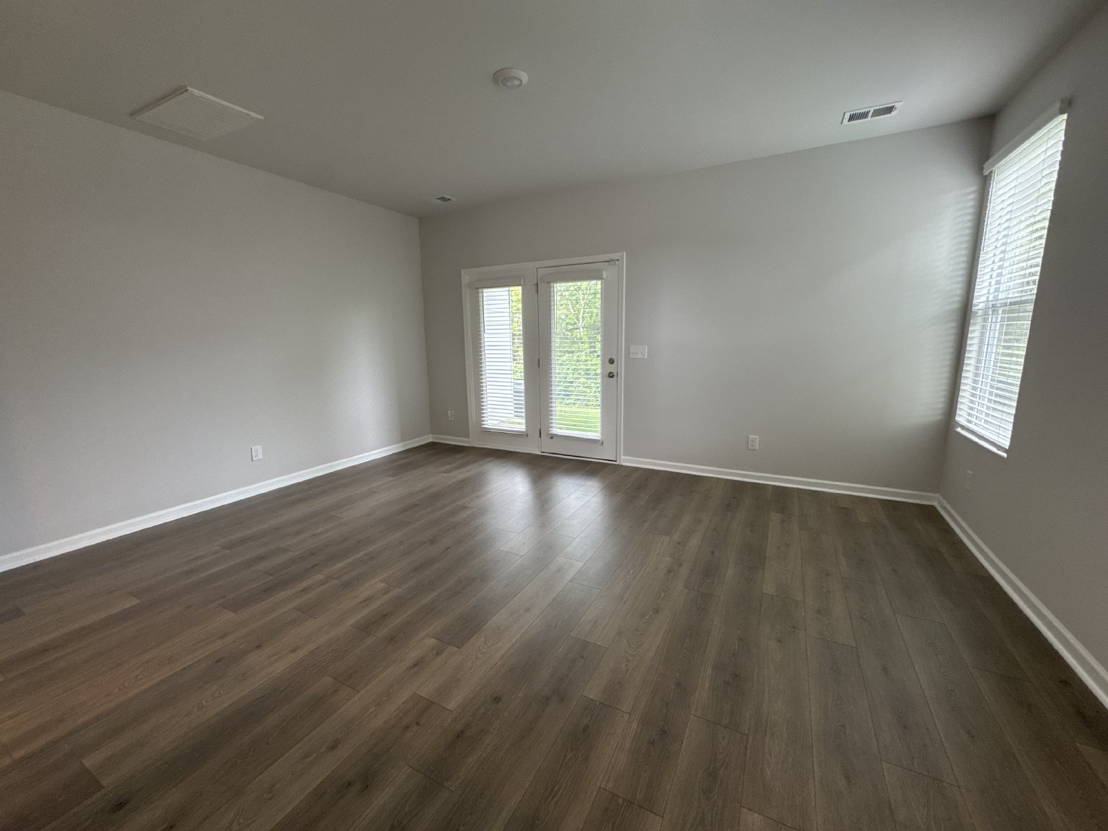 Beautiful 3BR/2.5BA Townhome in a Prime Location! property image