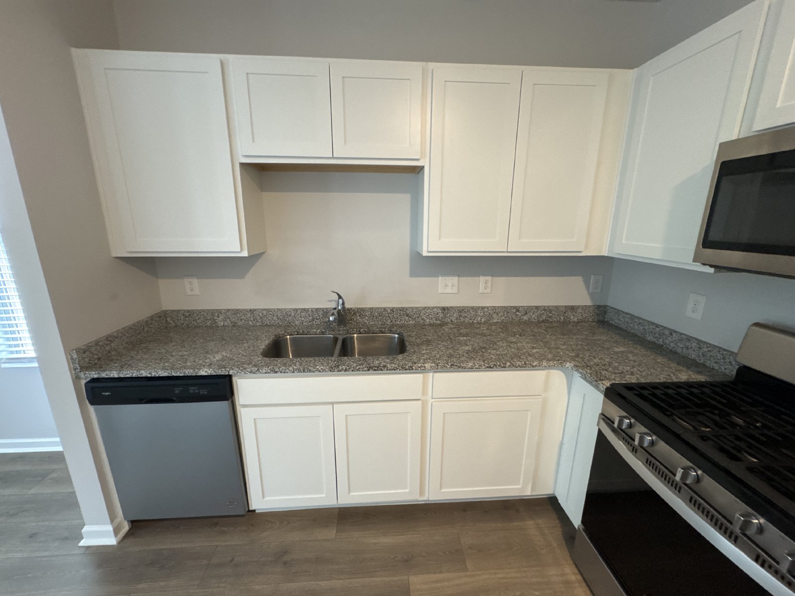 Beautiful 3BR/2.5BA Townhome in a Prime Location! property image