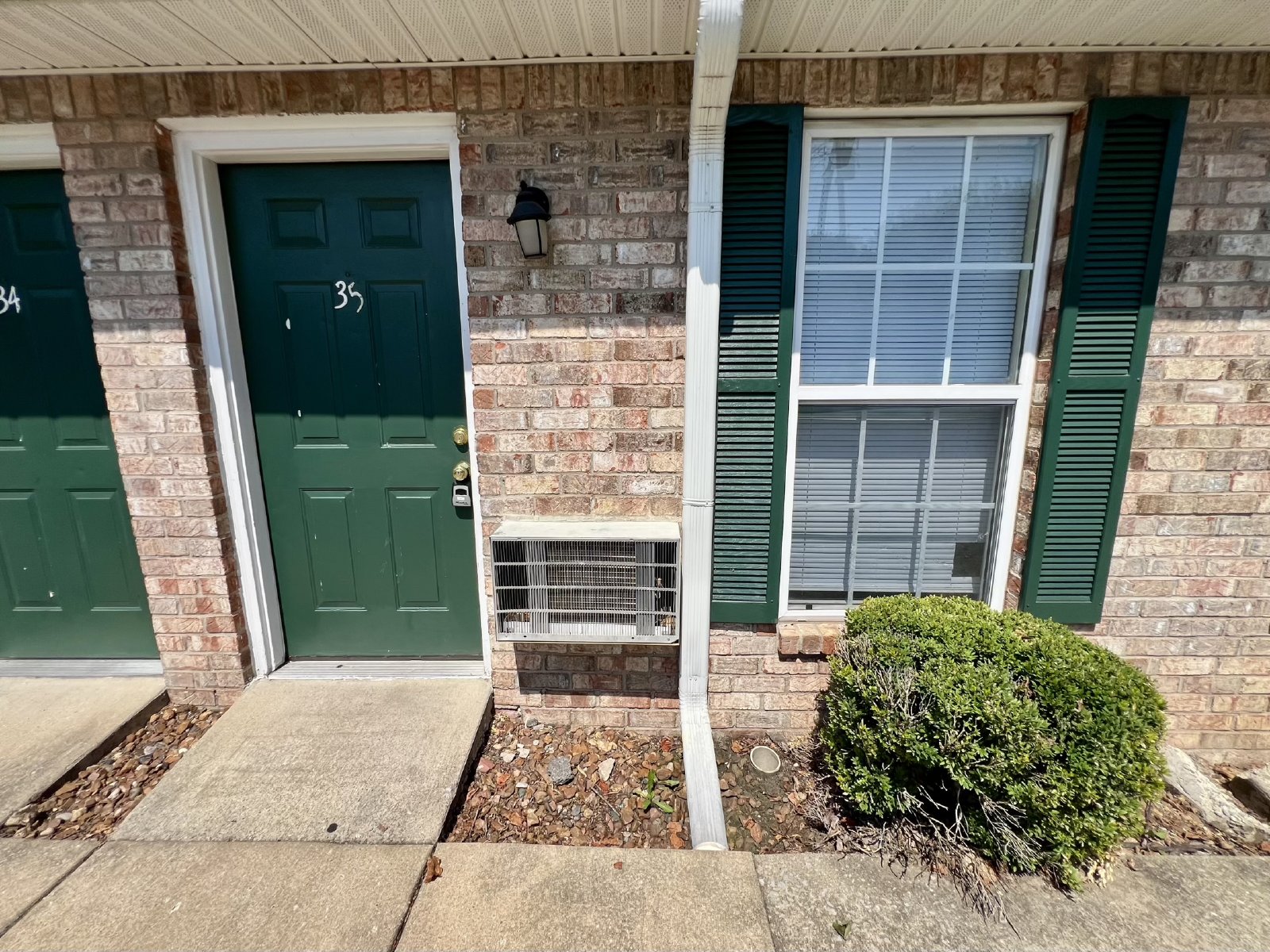 *Upgraded Unit* 1 Bed, 1 Bath Apartment - Ground Level - FREE WATER! property image