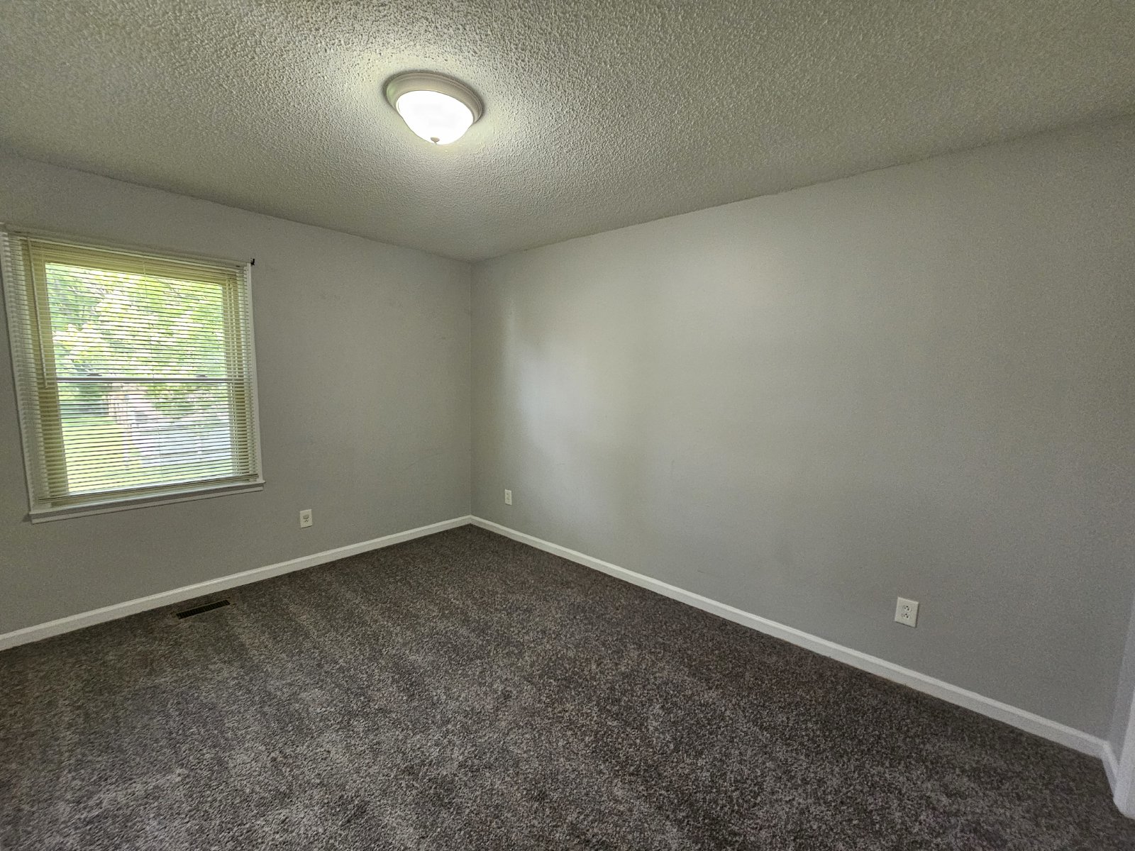 Spacious 2-Story Duplex in Tullahoma! property image