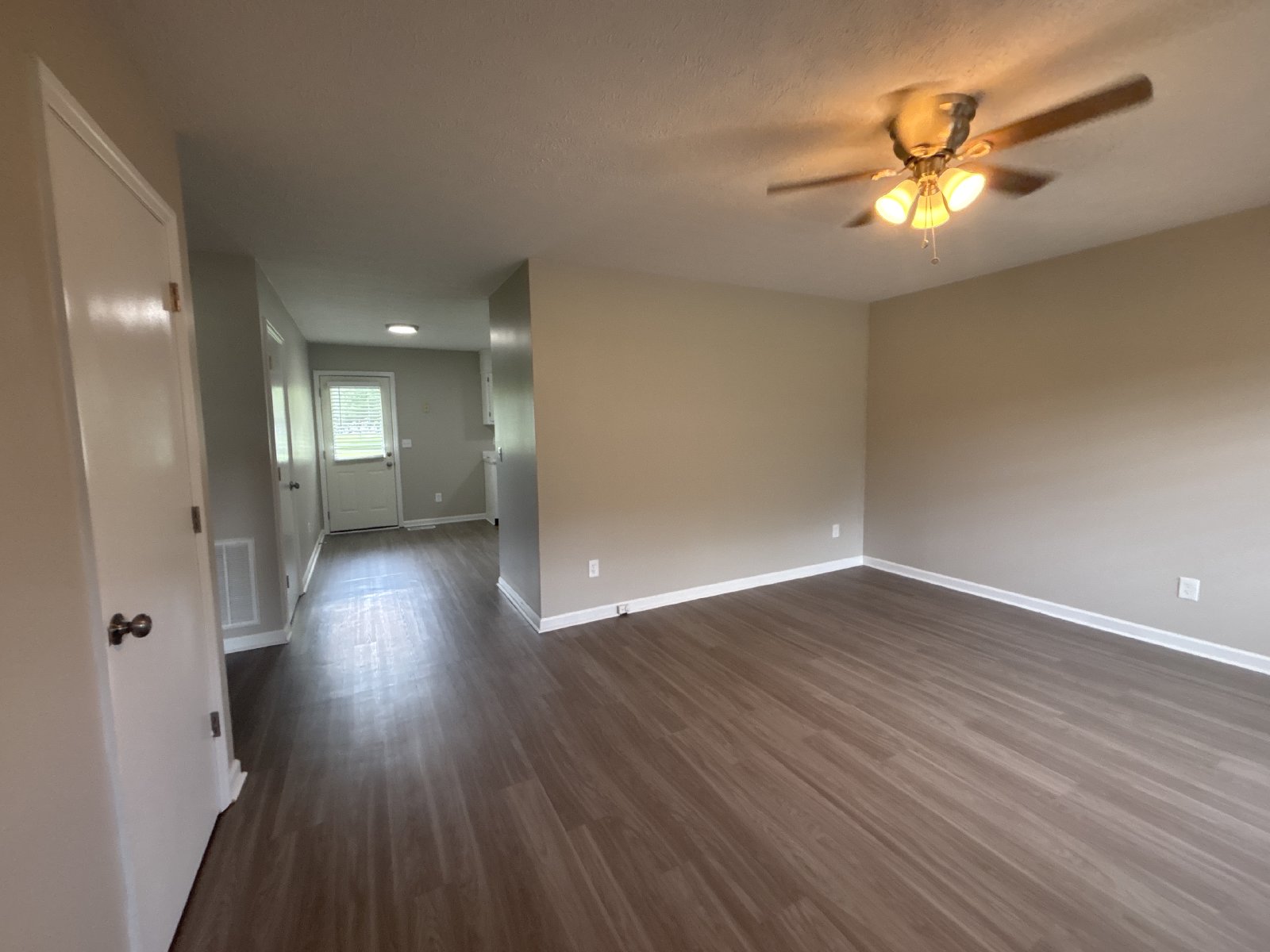 1/2 OFF MOVE IN SPECIAL! - 2 Bedroom Duplex in Manchester! property image