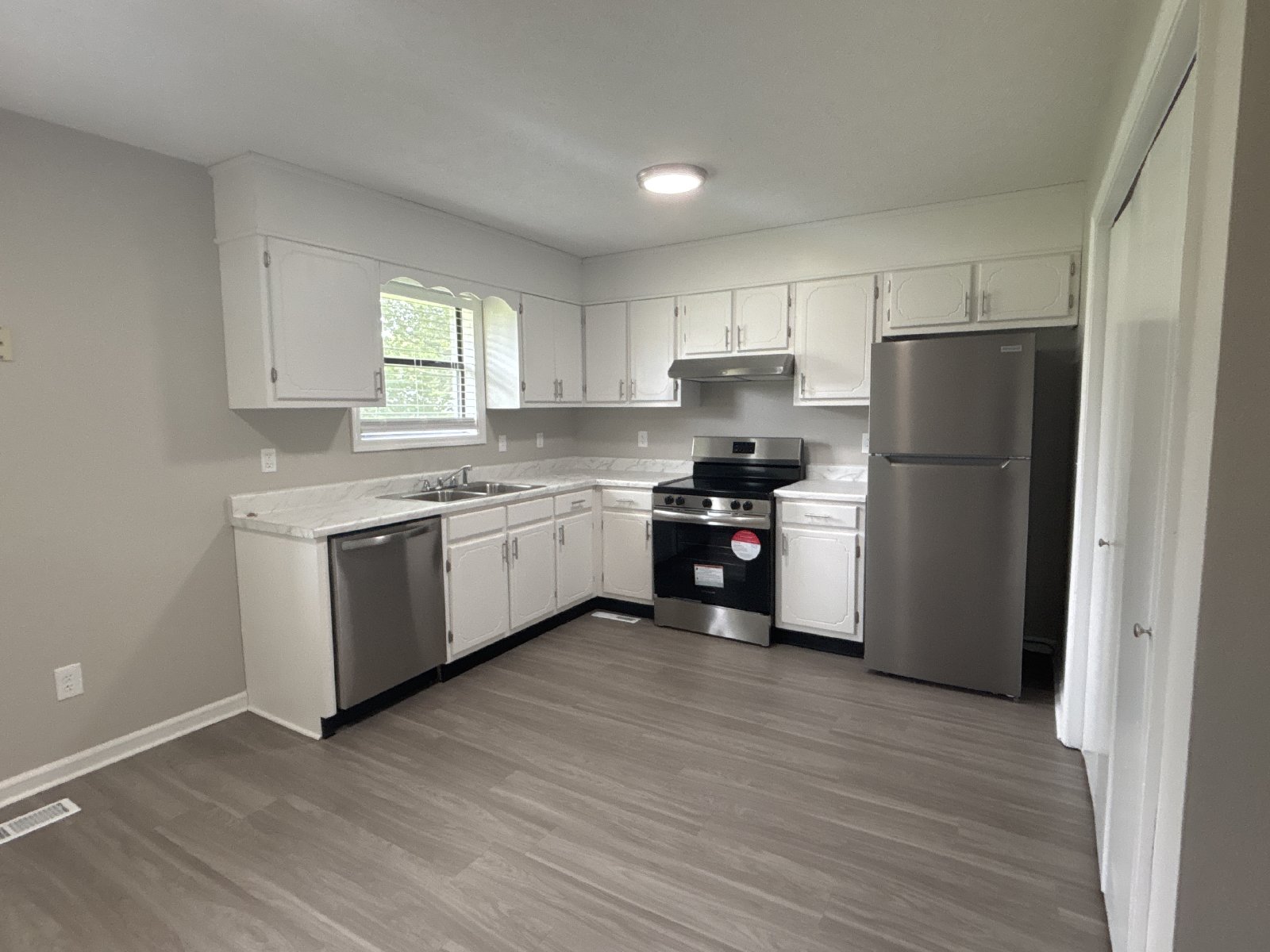 1/2 OFF MOVE IN SPECIAL! - 2 Bedroom Duplex in Manchester! property image