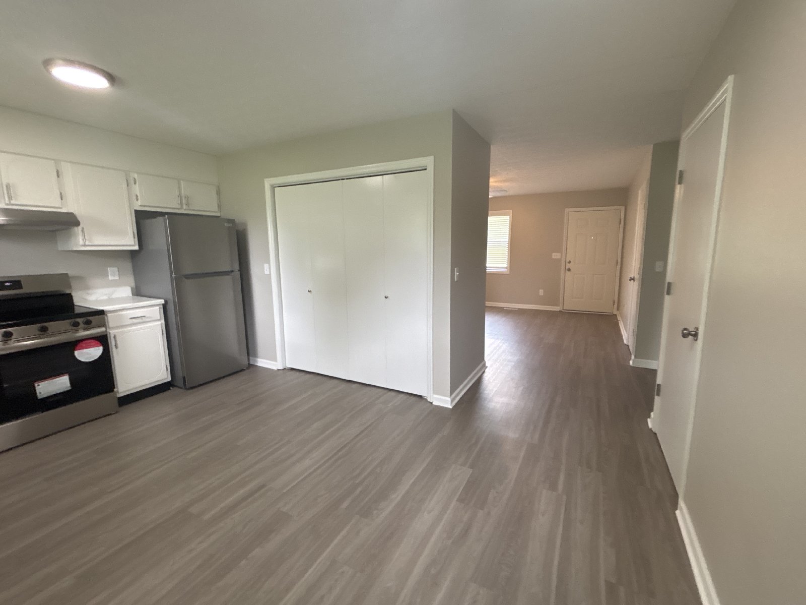 1/2 OFF MOVE IN SPECIAL! - 2 Bedroom Duplex in Manchester! property image