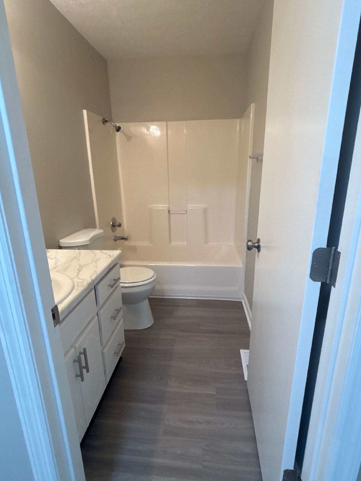 1/2 OFF MOVE IN SPECIAL! - 2 Bedroom Duplex in Manchester! property image